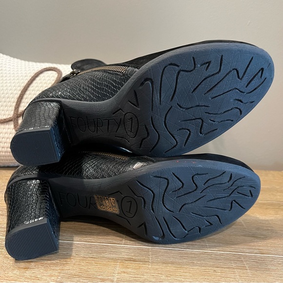 Black Leather /Suede Booties w/Zippers - size 10 EUC - Multi texture - Picture 10 of 16